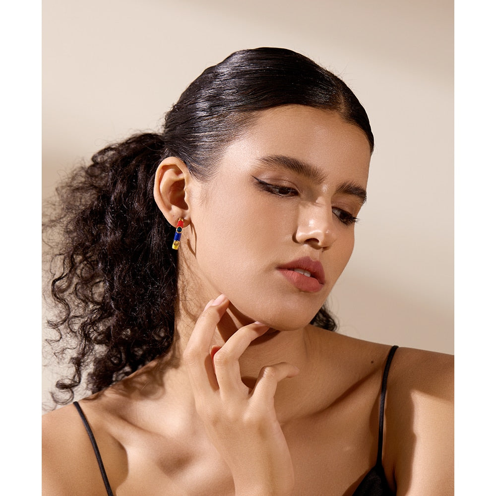 C SHAPE HOOP EARRING