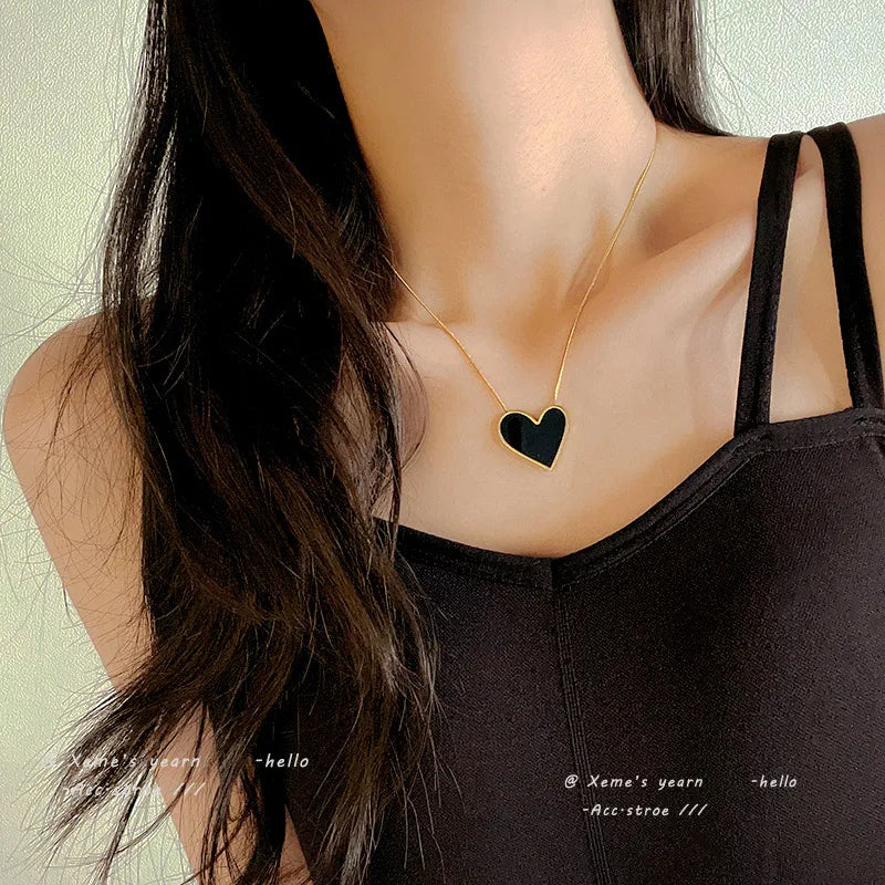 BLACK HEART NECKLACE